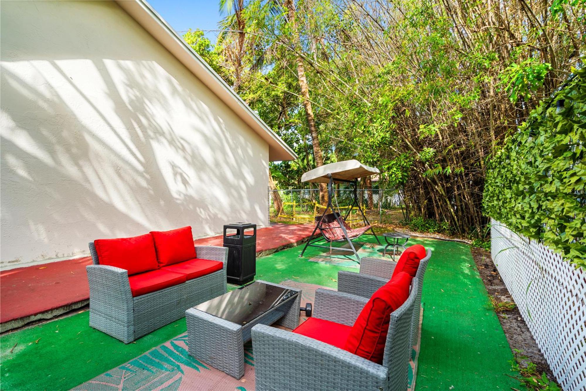 Crocodhouse Early Check In Eight Years Hosting Vandrarhem Fort Lauderdale Exteriör bild