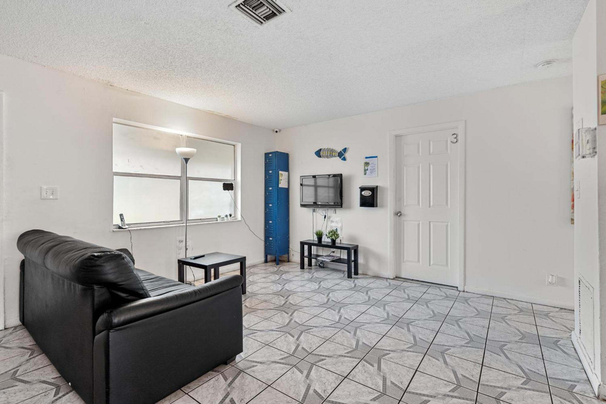 Crocodhouse Early Check In Eight Years Hosting Vandrarhem Fort Lauderdale Exteriör bild