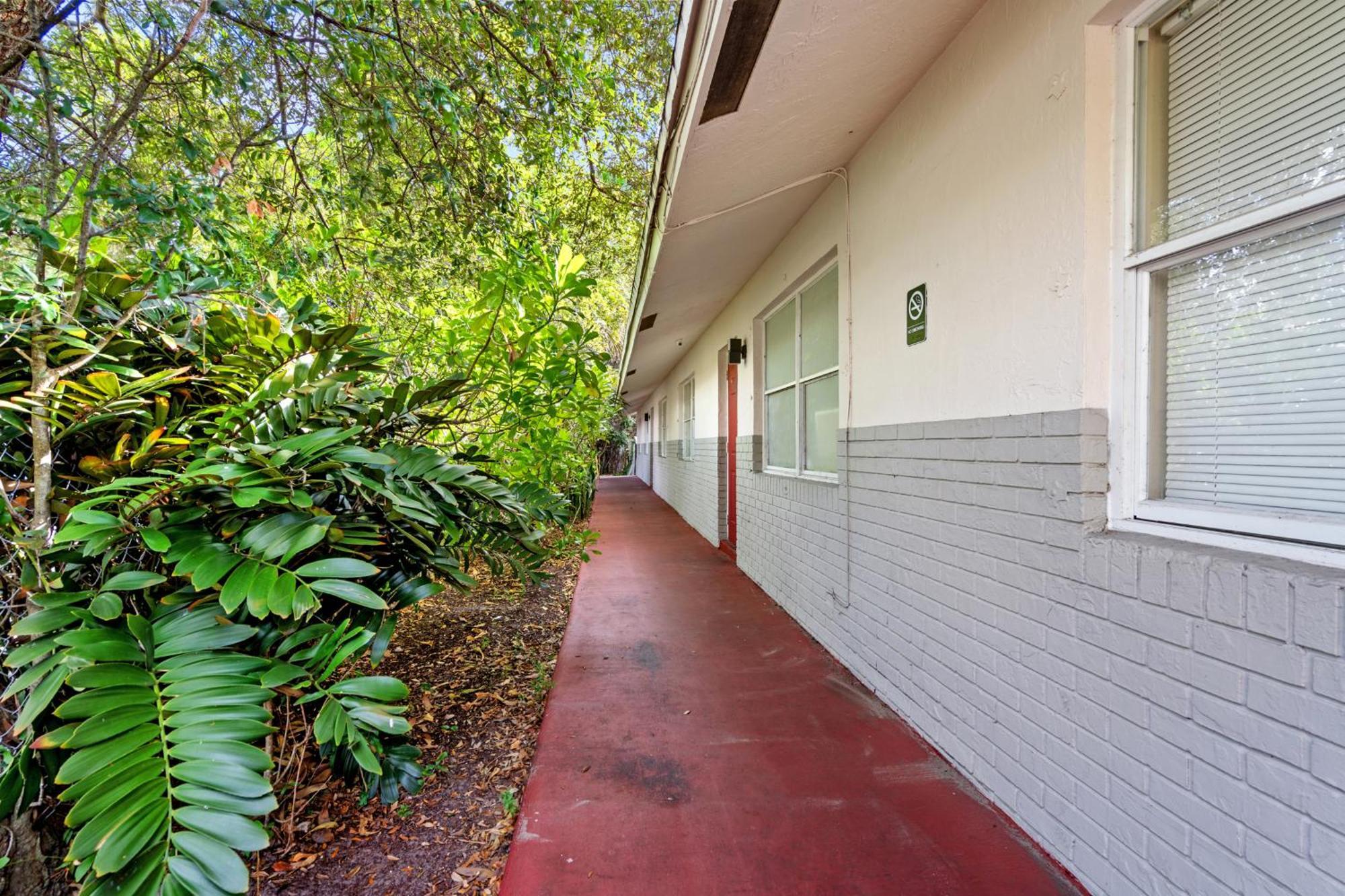 Crocodhouse Early Check In Eight Years Hosting Vandrarhem Fort Lauderdale Exteriör bild