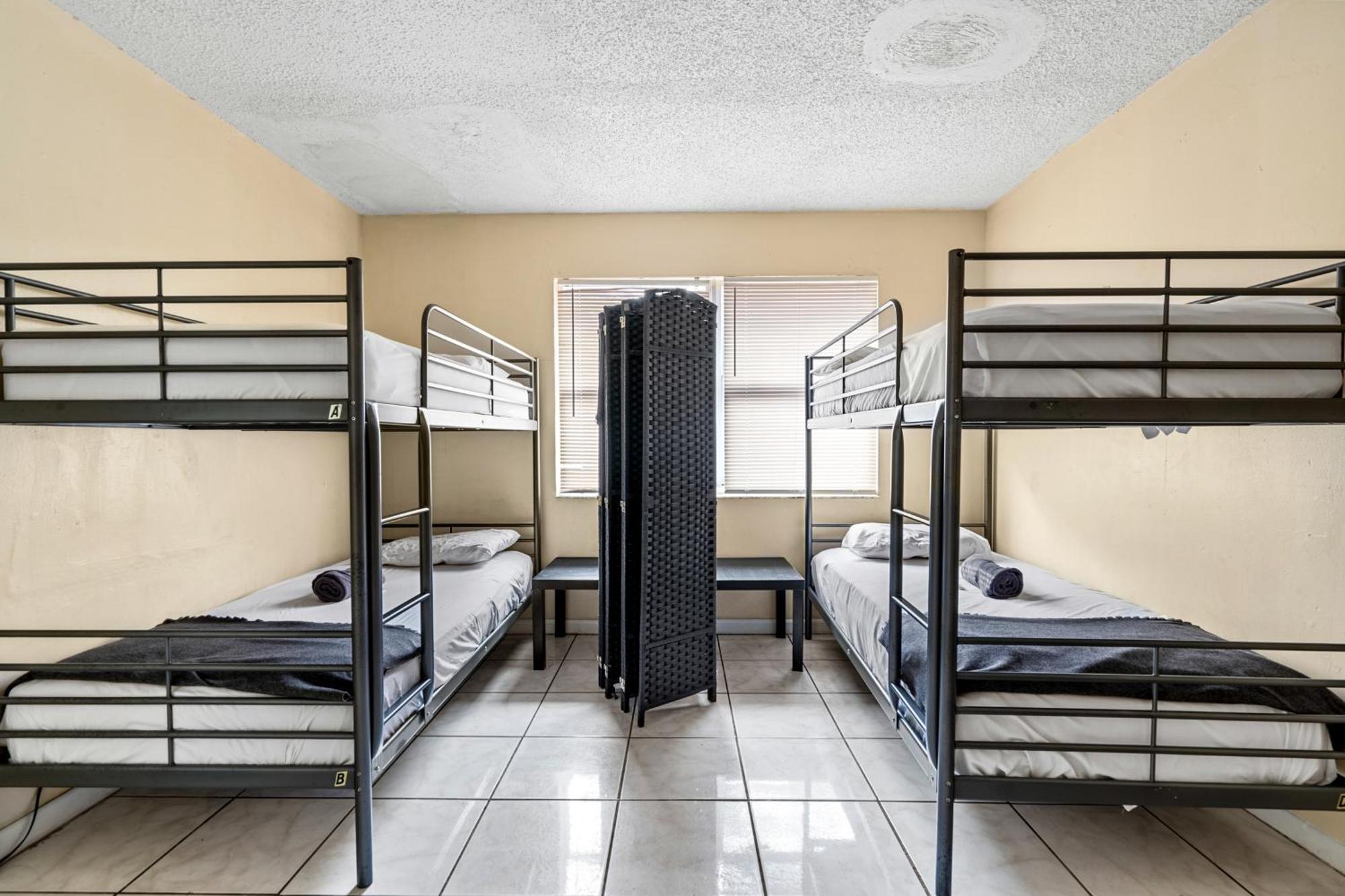 Crocodhouse Early Check In Eight Years Hosting Vandrarhem Fort Lauderdale Exteriör bild